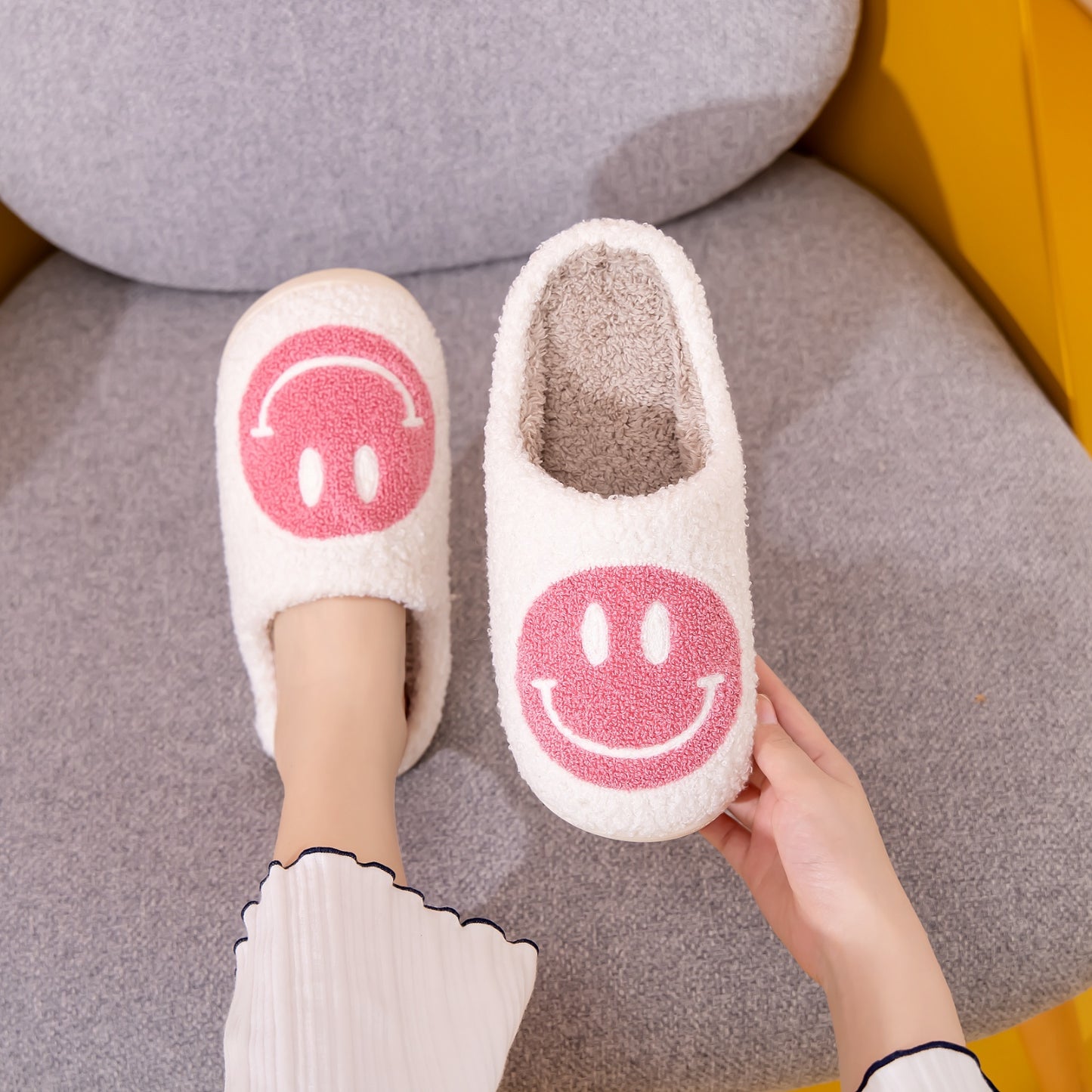 Melody Smiley Face Slippers WHITE PINK