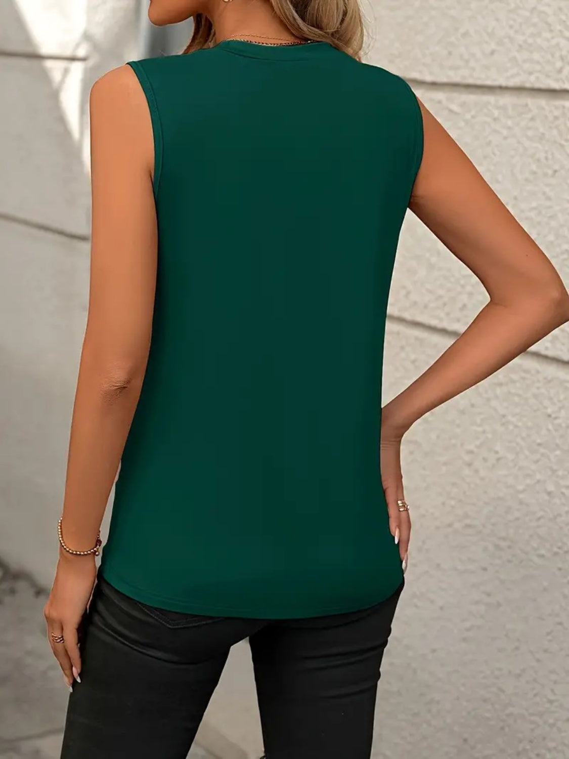 Round Neck Sleeveless Tank - Thandynie