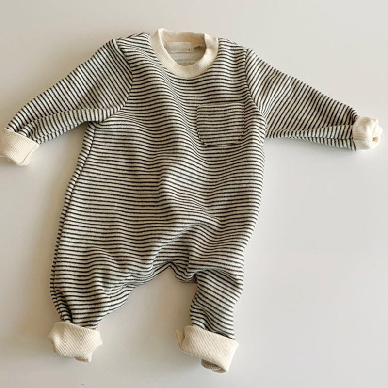 Wear striped baby jumpsuits outside Black