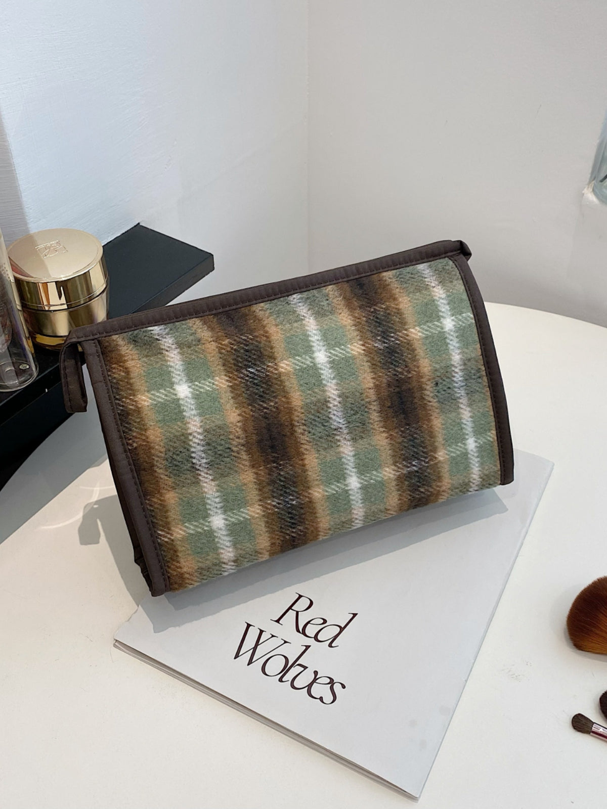 Contrast Plaid Clutch with Zipper