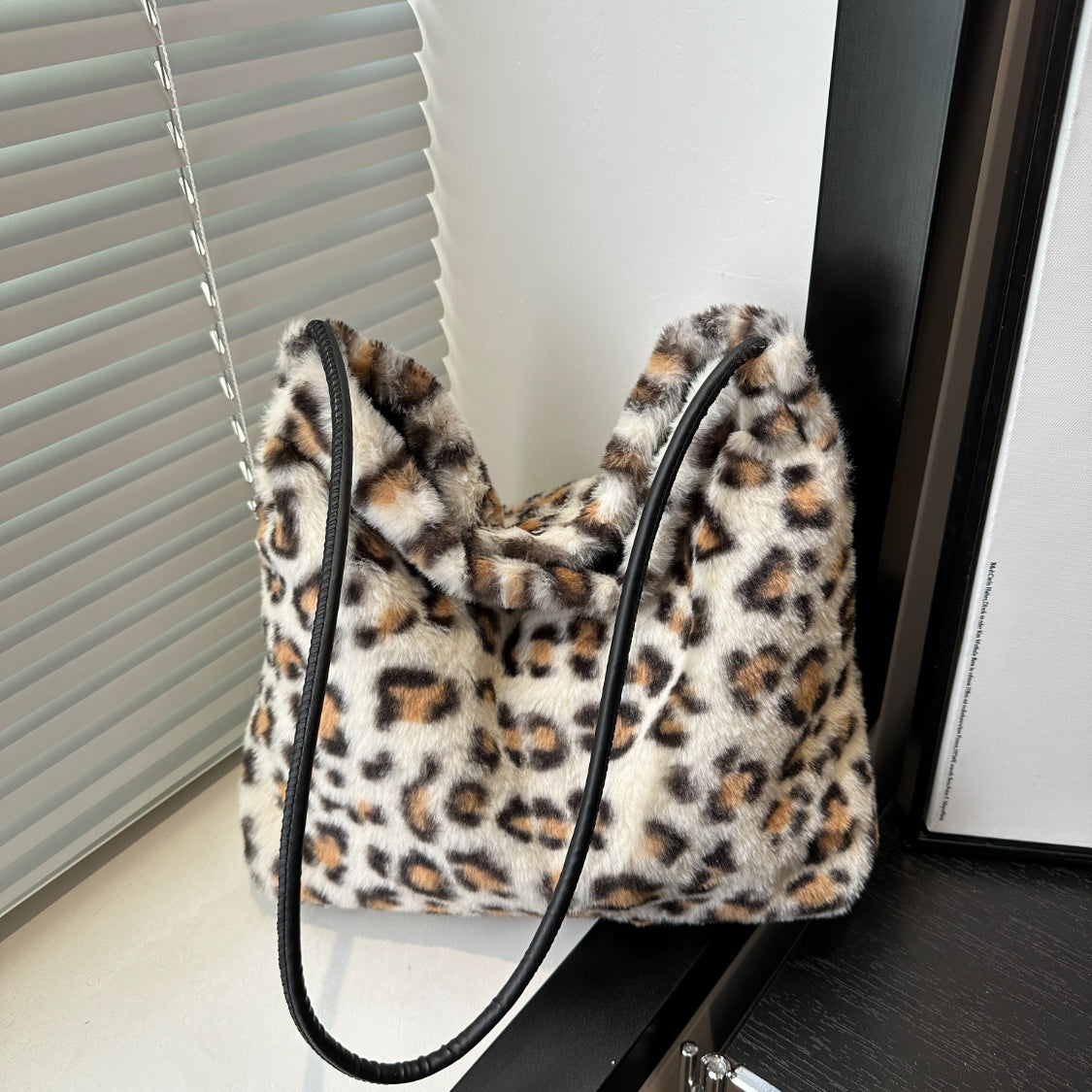 Leopard Furry Shoulder Bag White One Size