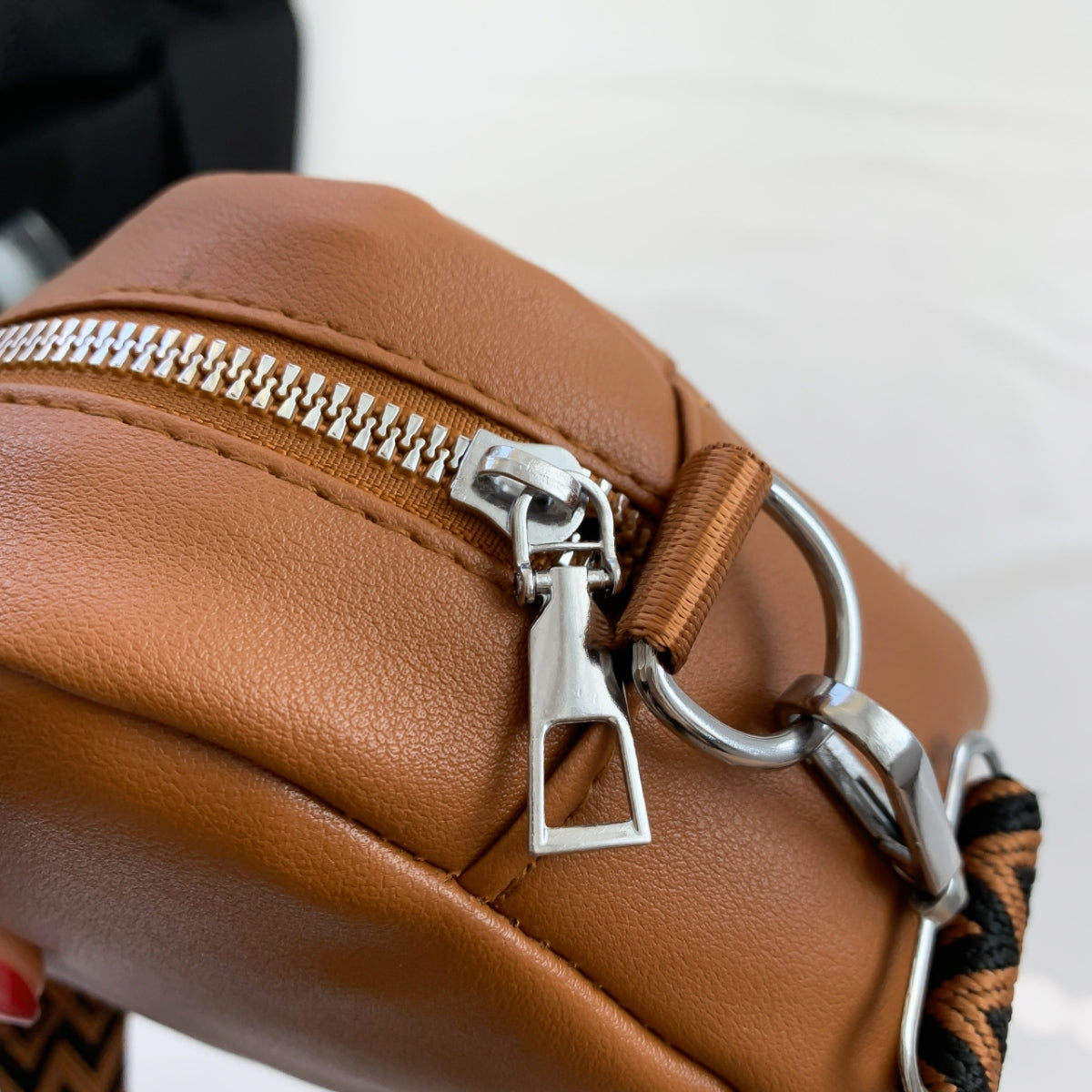 Stitching PU Leather Shoulder Bag - Thandynie