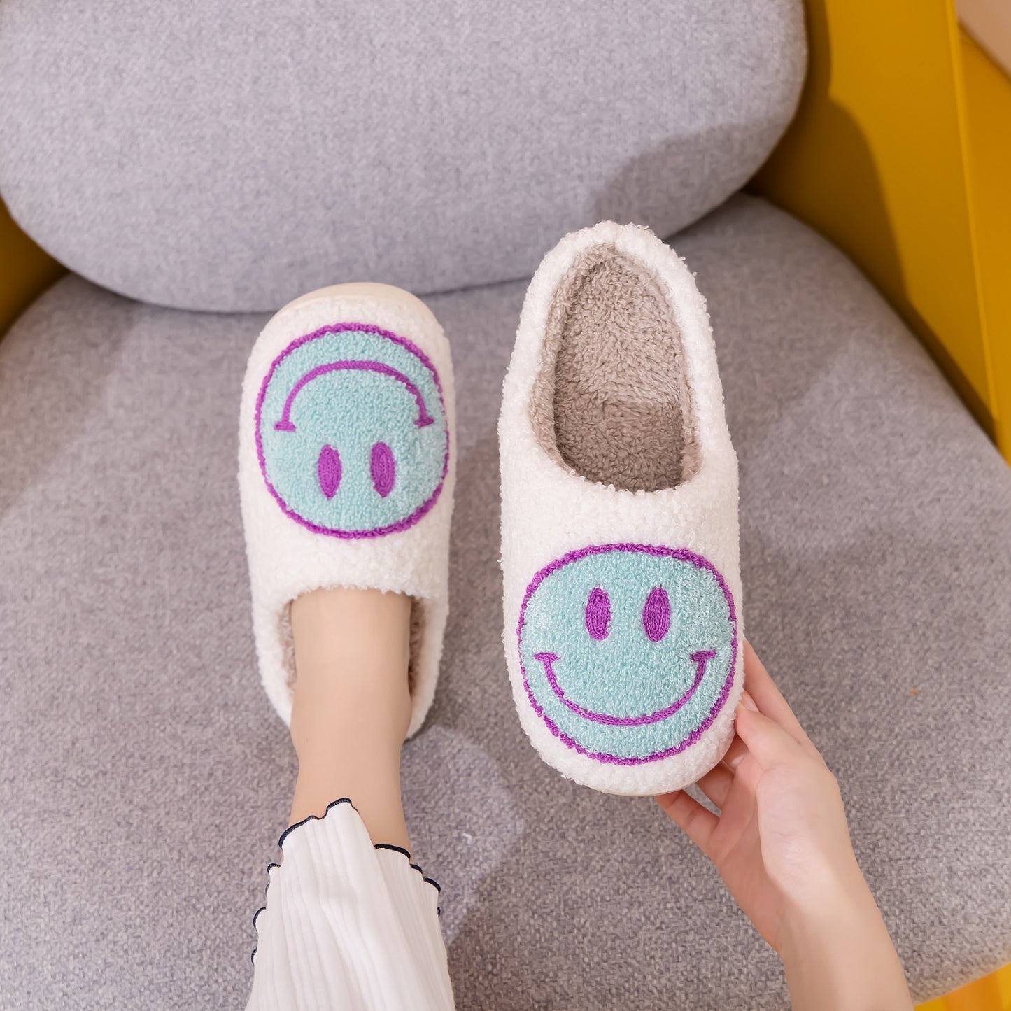 Melody Smiley Face Slippers WHITE SKYBLUE