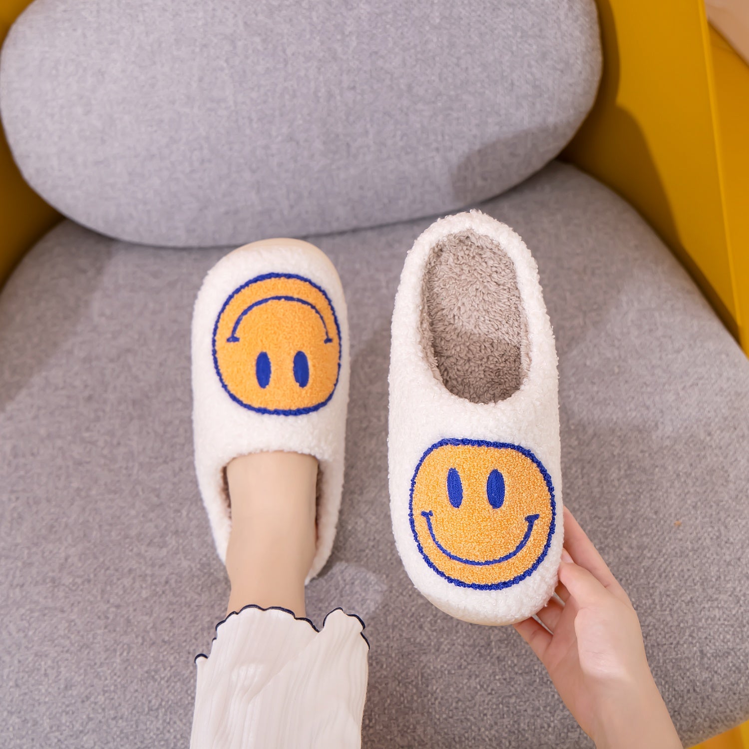 Melody Smiley Face Slippers WHITE YELLOW BLUE