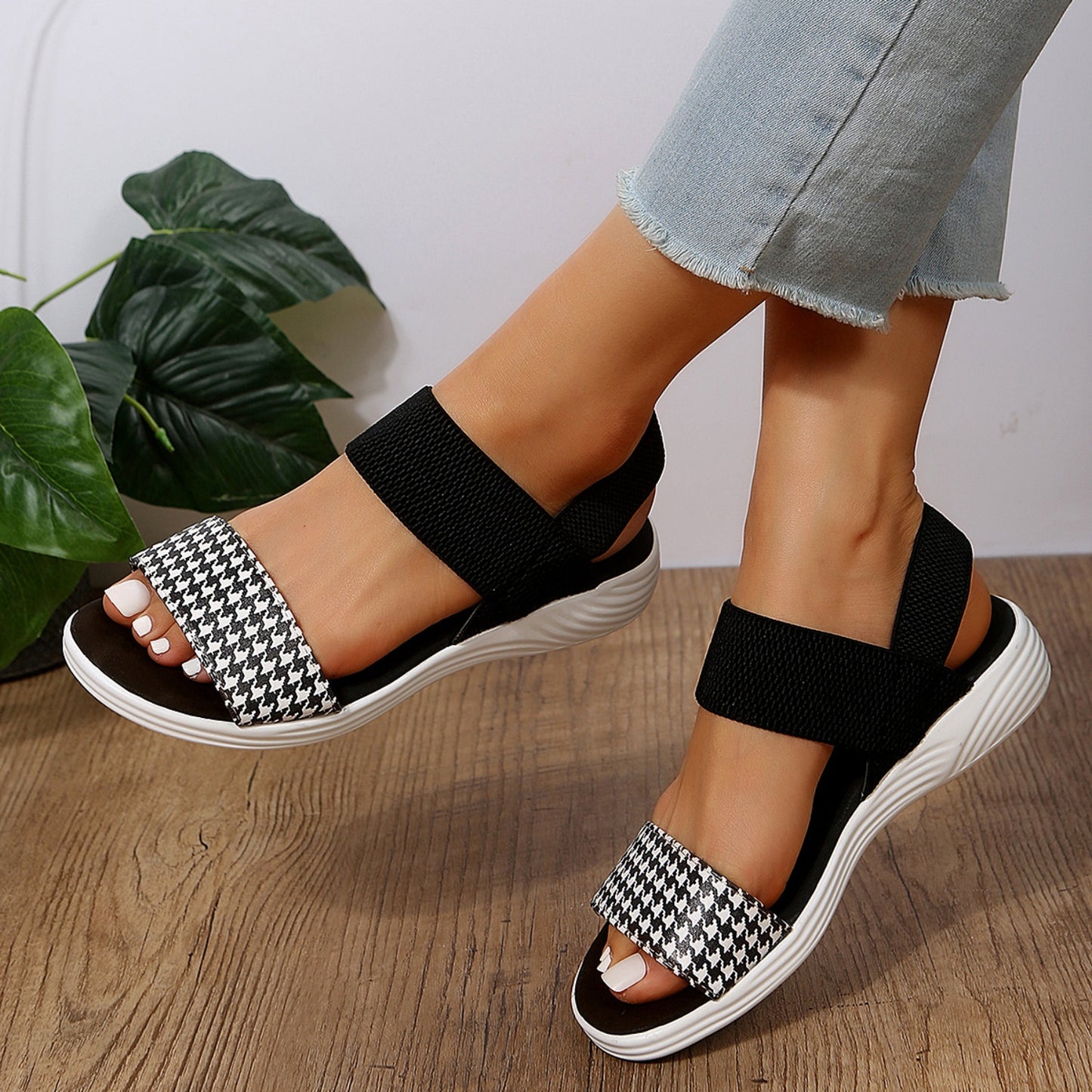 PU Leather Open Toe Low Heel Sandals - Thandynie