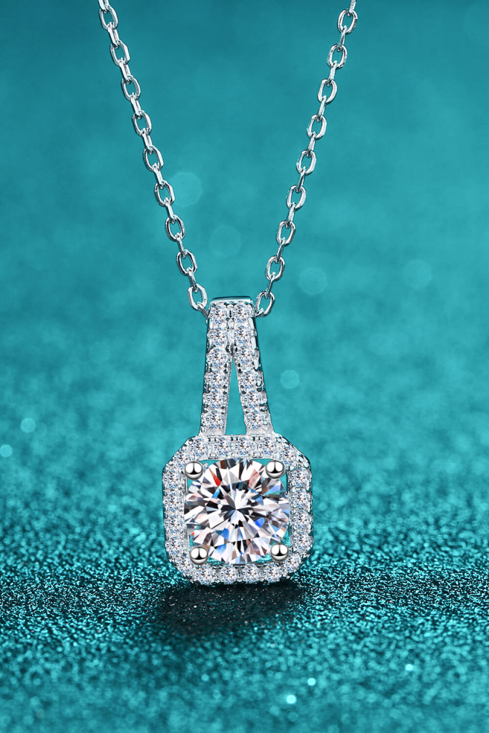 Look Amazing 2 Carat Moissanite Pendant Necklace Silver One Size