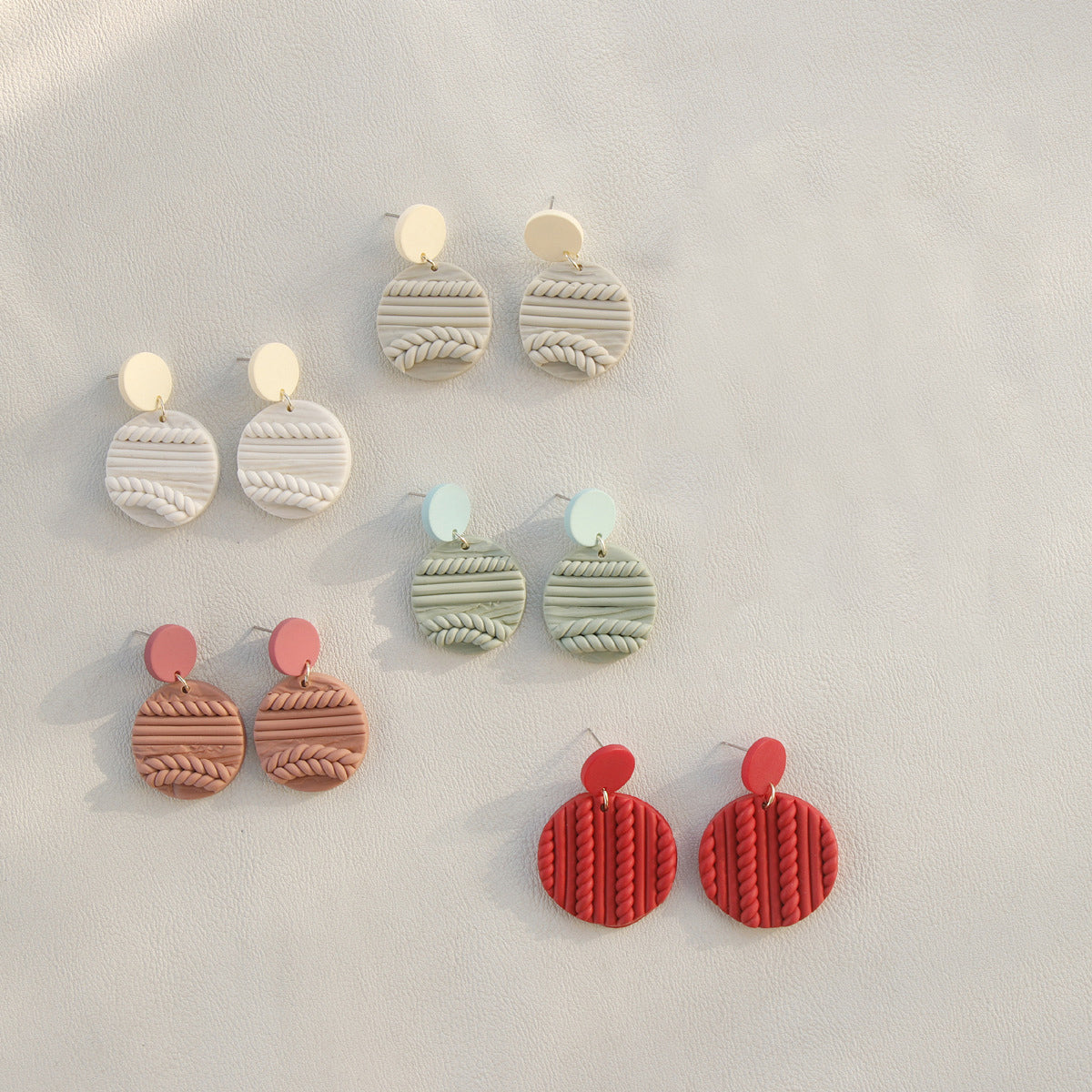 Soft Pottery Round Earrings - Thandynie