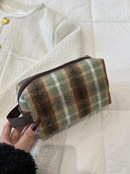 Contrast Plaid Clutch with Zipper Green (semicircle) One Size