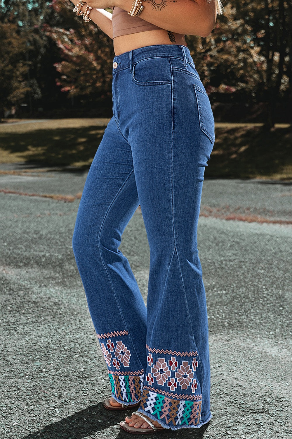 Embroidered Bootcut Jeans - Thandynie