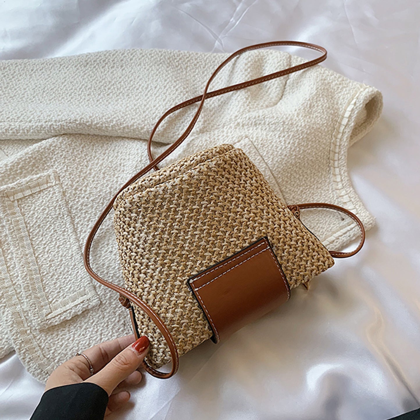 Straw Braided Crossbody Bag - Thandynie