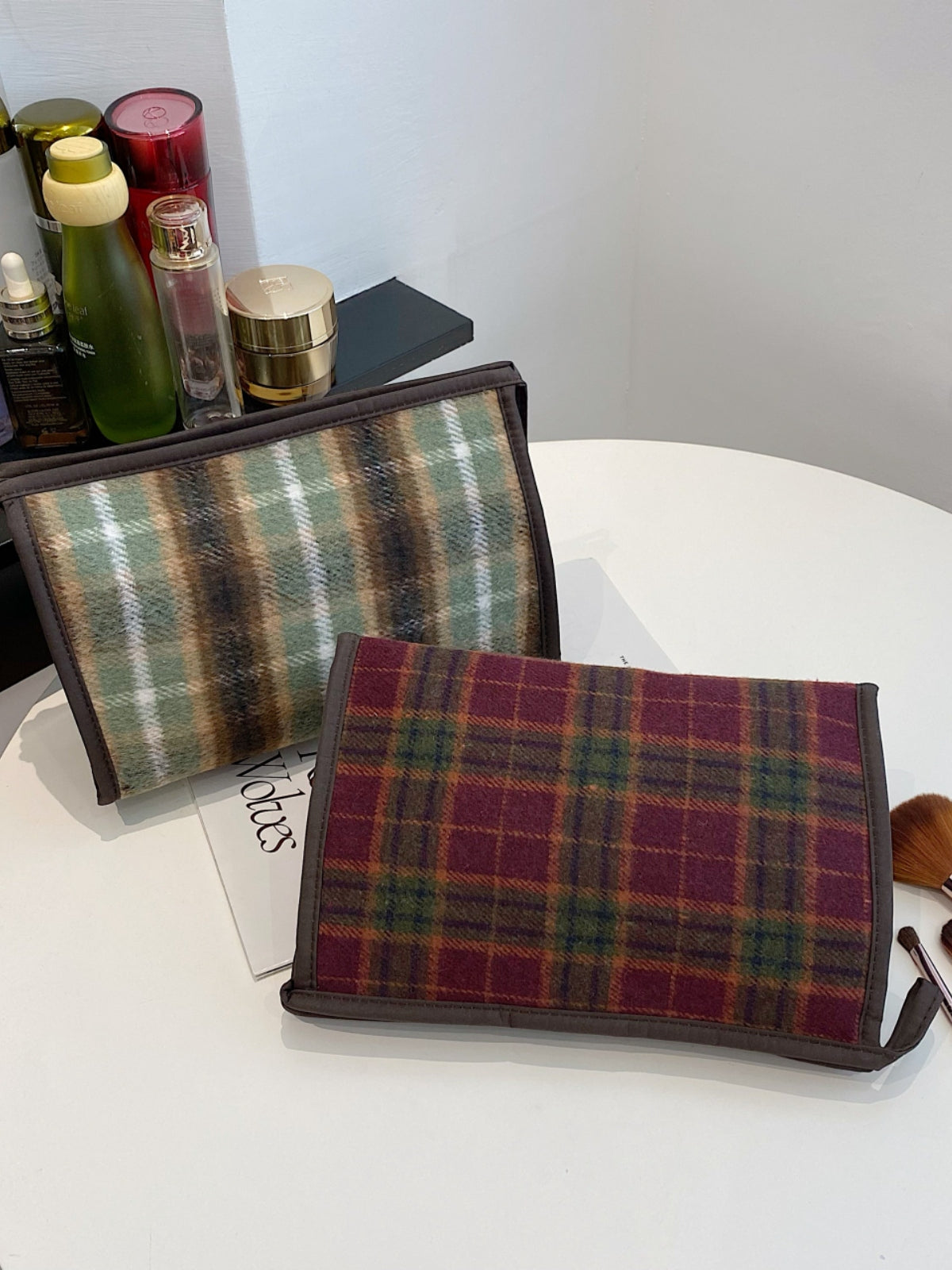 Contrast Plaid Clutch with Zipper