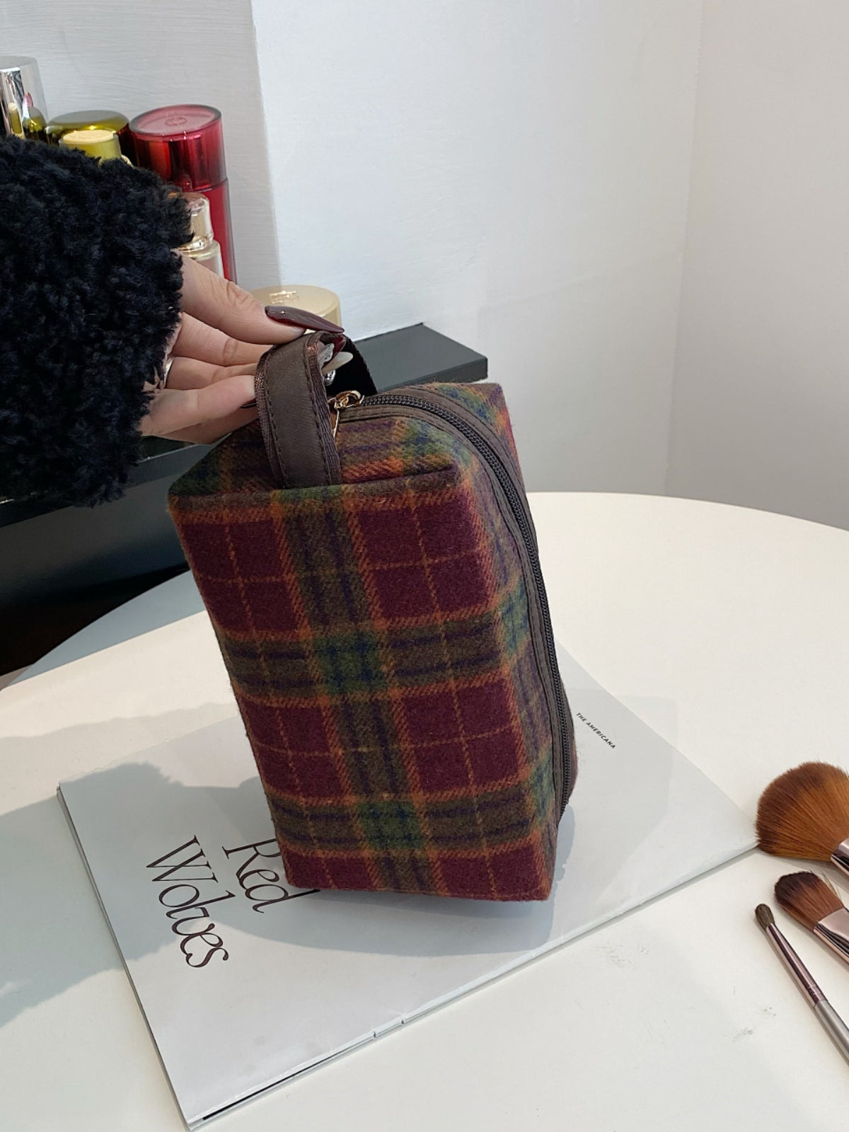 Contrast Plaid Clutch with Zipper