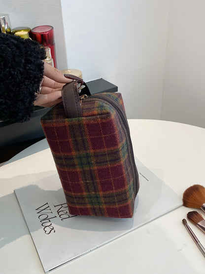 Contrast Plaid Clutch with Zipper