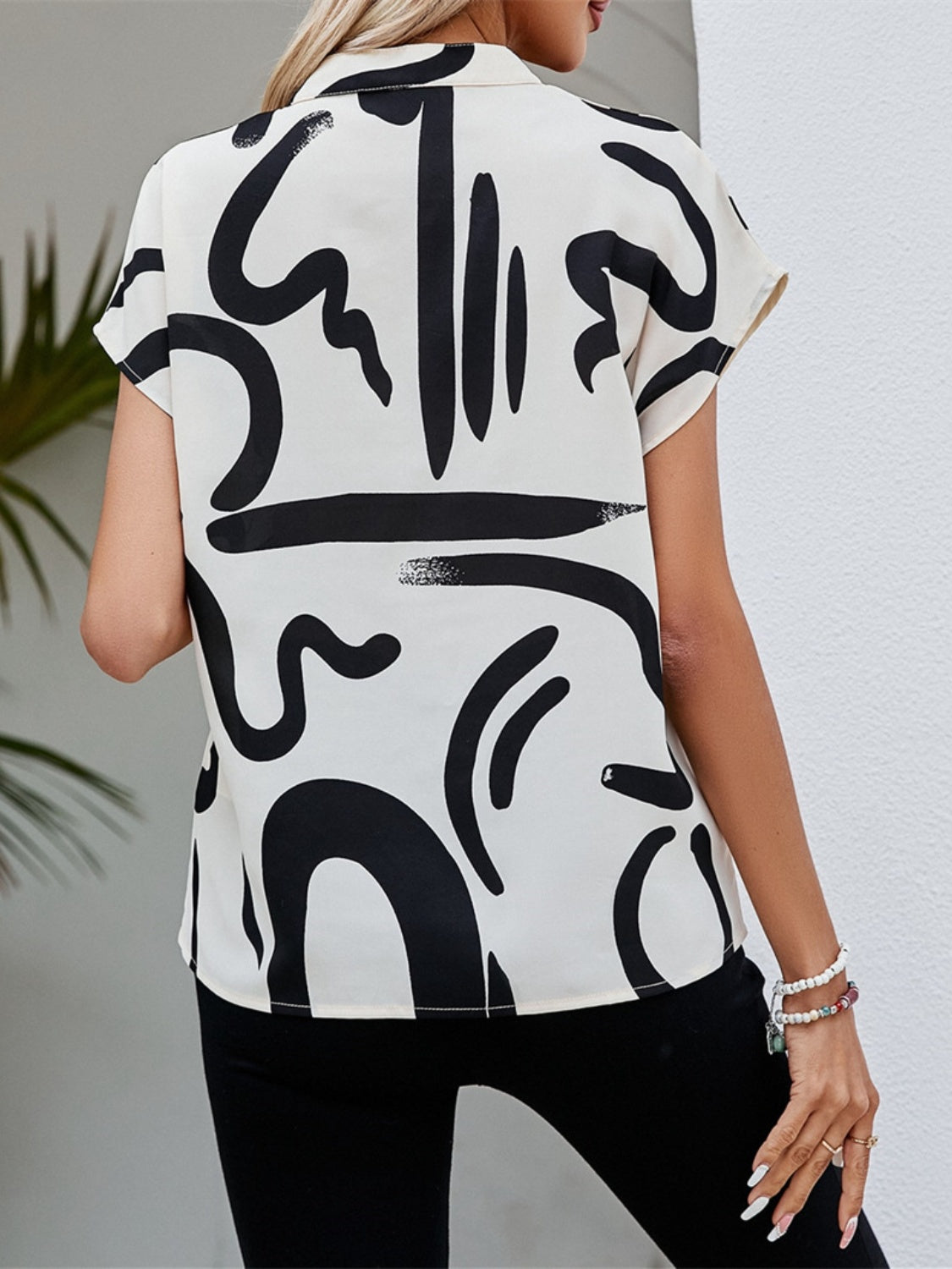 Printed Notched Short Sleeve Blouse