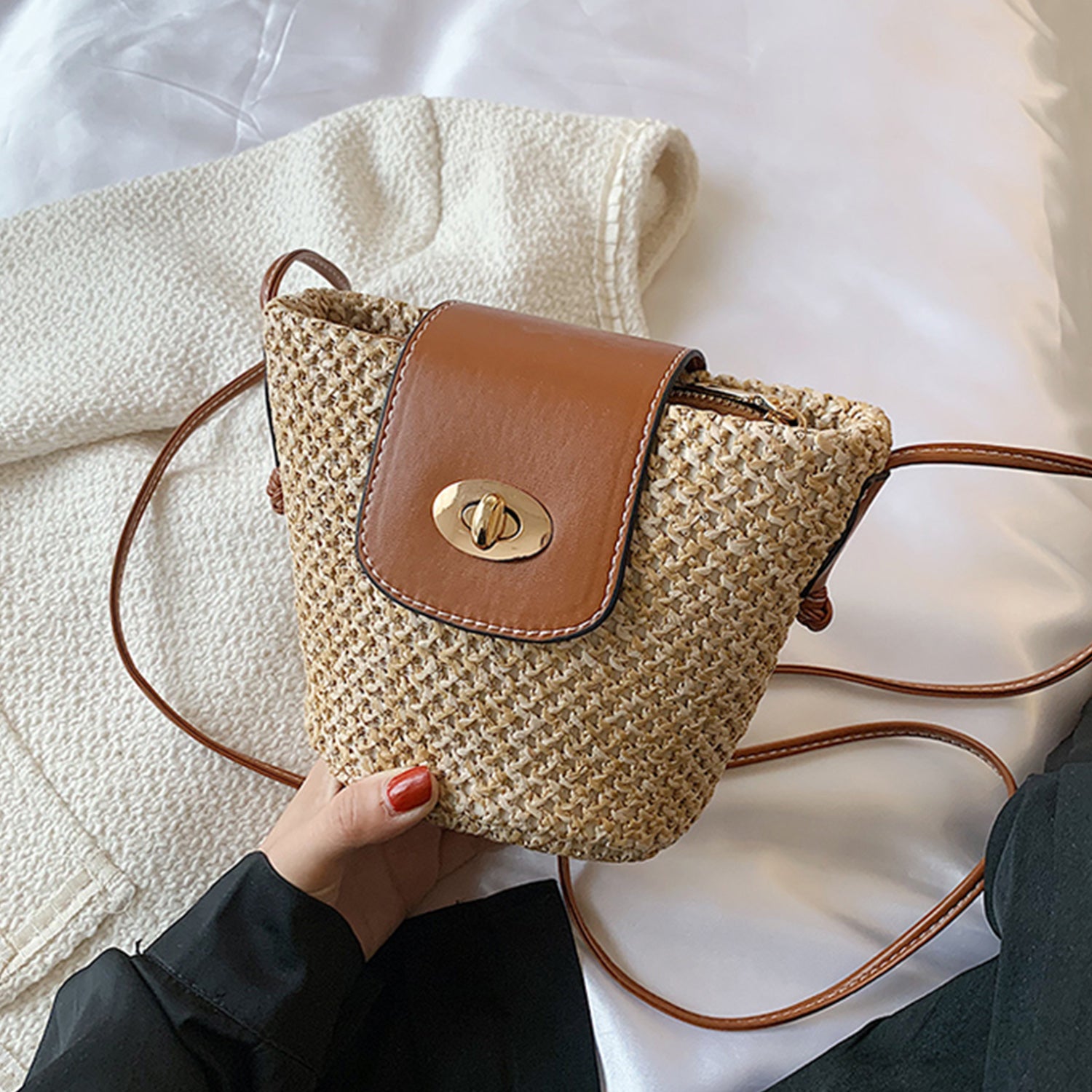 Straw Braided Crossbody Bag - Thandynie