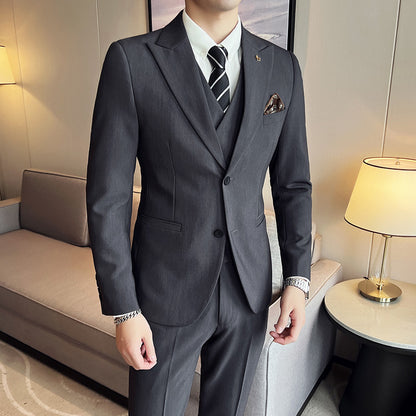 Slim Fit Three-Piece Suit with Double Buckle in Solid Color for Light Business Wear. Gray