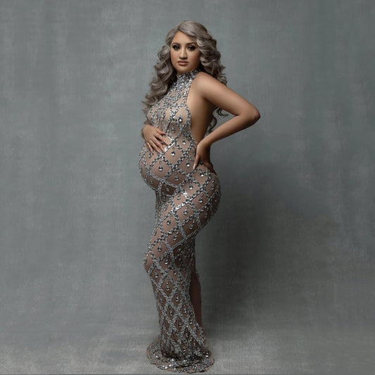 Sleeveless Long Dress for Luxurious Maternity Photoshoot