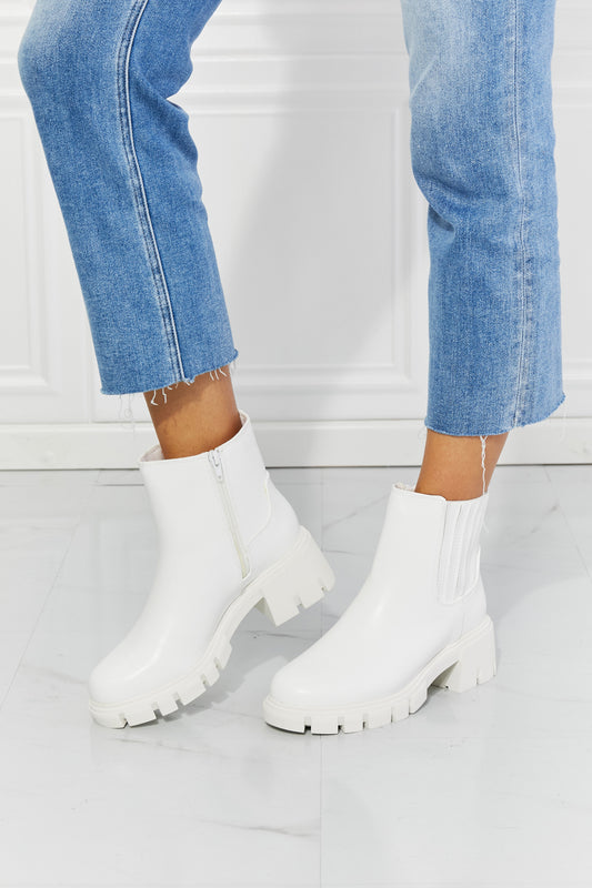 MMShoes What It Takes Lug Sole Chelsea Boots in White White