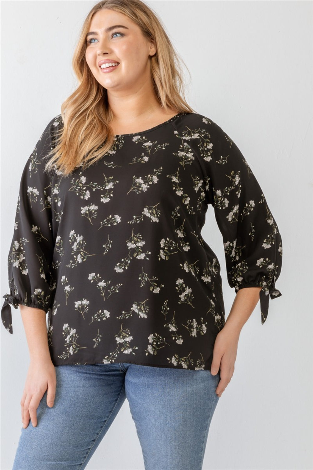 Zenobia Plus Size Floral Round Neck Blouse - Thandynie