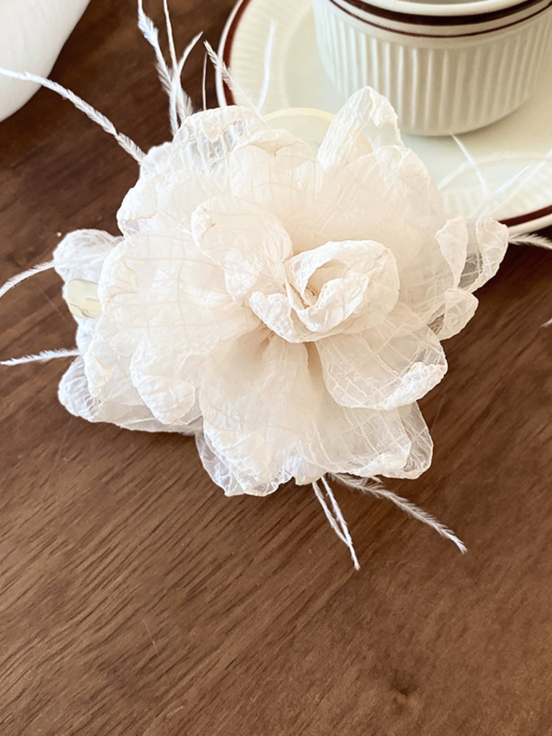 Feather Trim Flower Shape Hair Claw Clip Ivory One Size