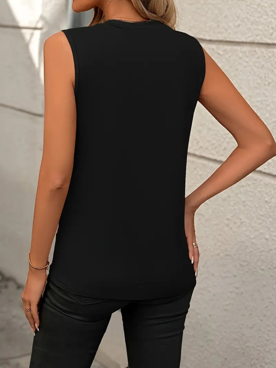 Round Neck Sleeveless Tank - Thandynie