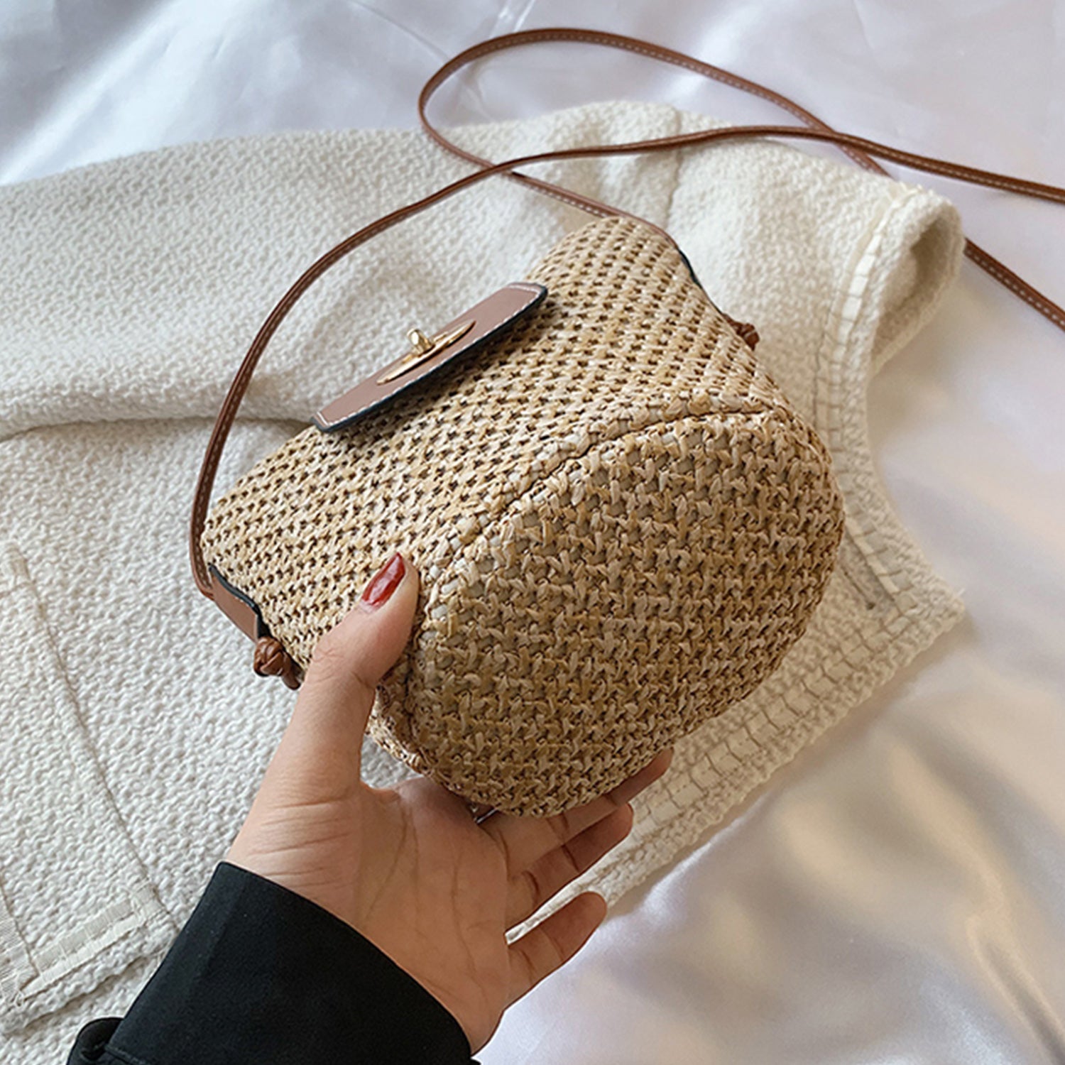 Straw Braided Crossbody Bag - Thandynie