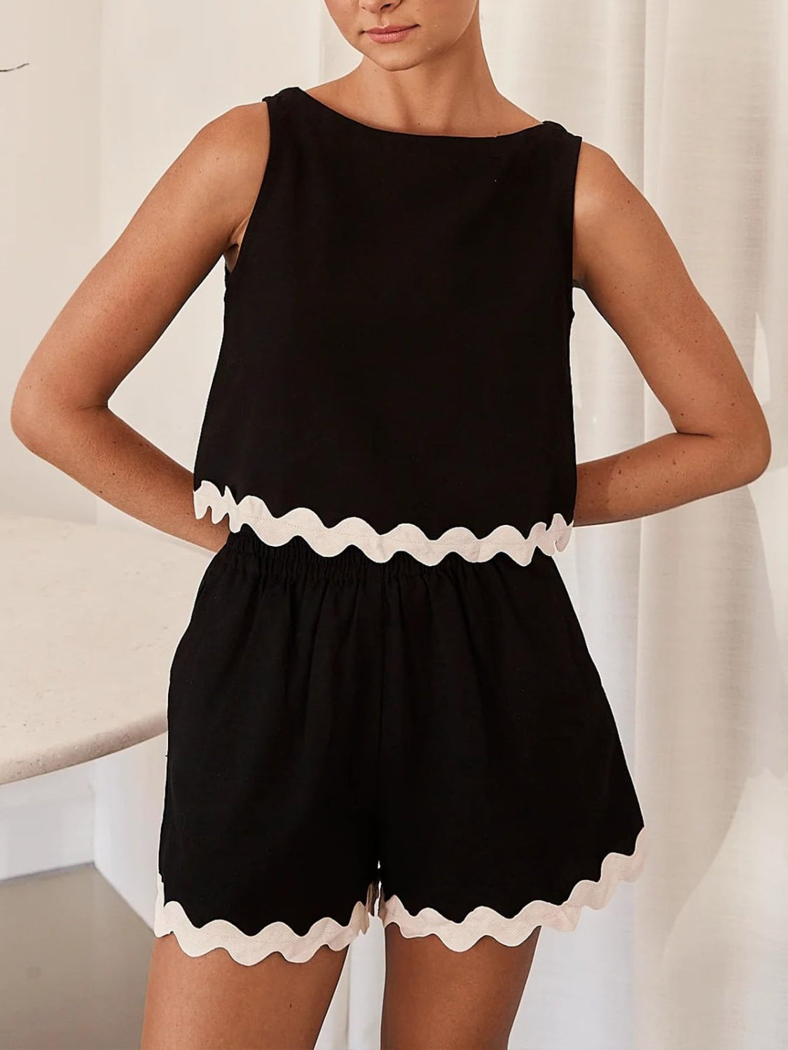 Contrast Trim Round Neck Top and Shorts Set Black